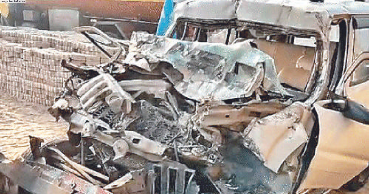 3 killed, 2 injured as SUV rams into truck on NH 52